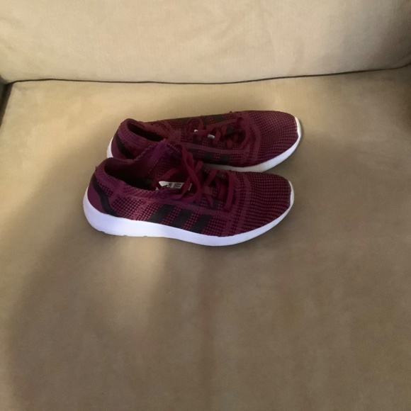 Sneakers - Picture 8 of 10